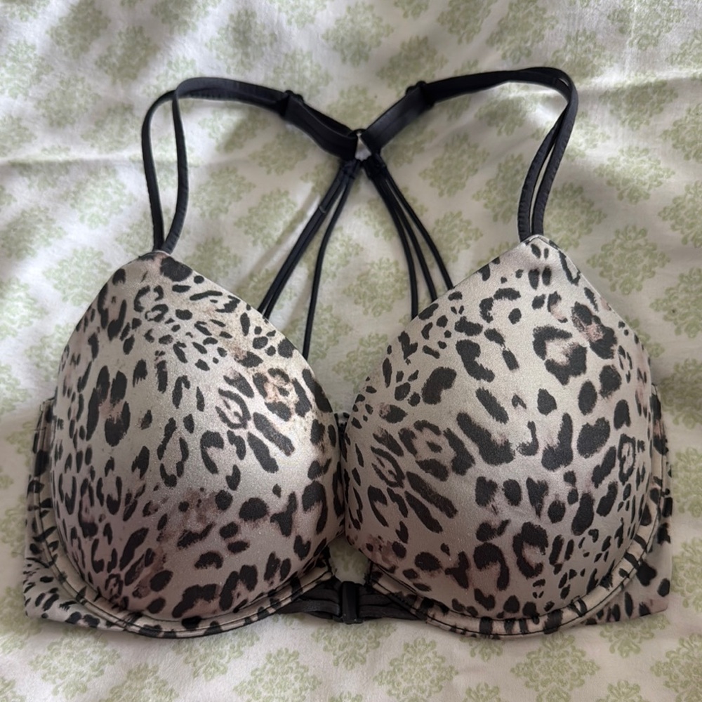 Victoria’s Secret bra 32DD #048